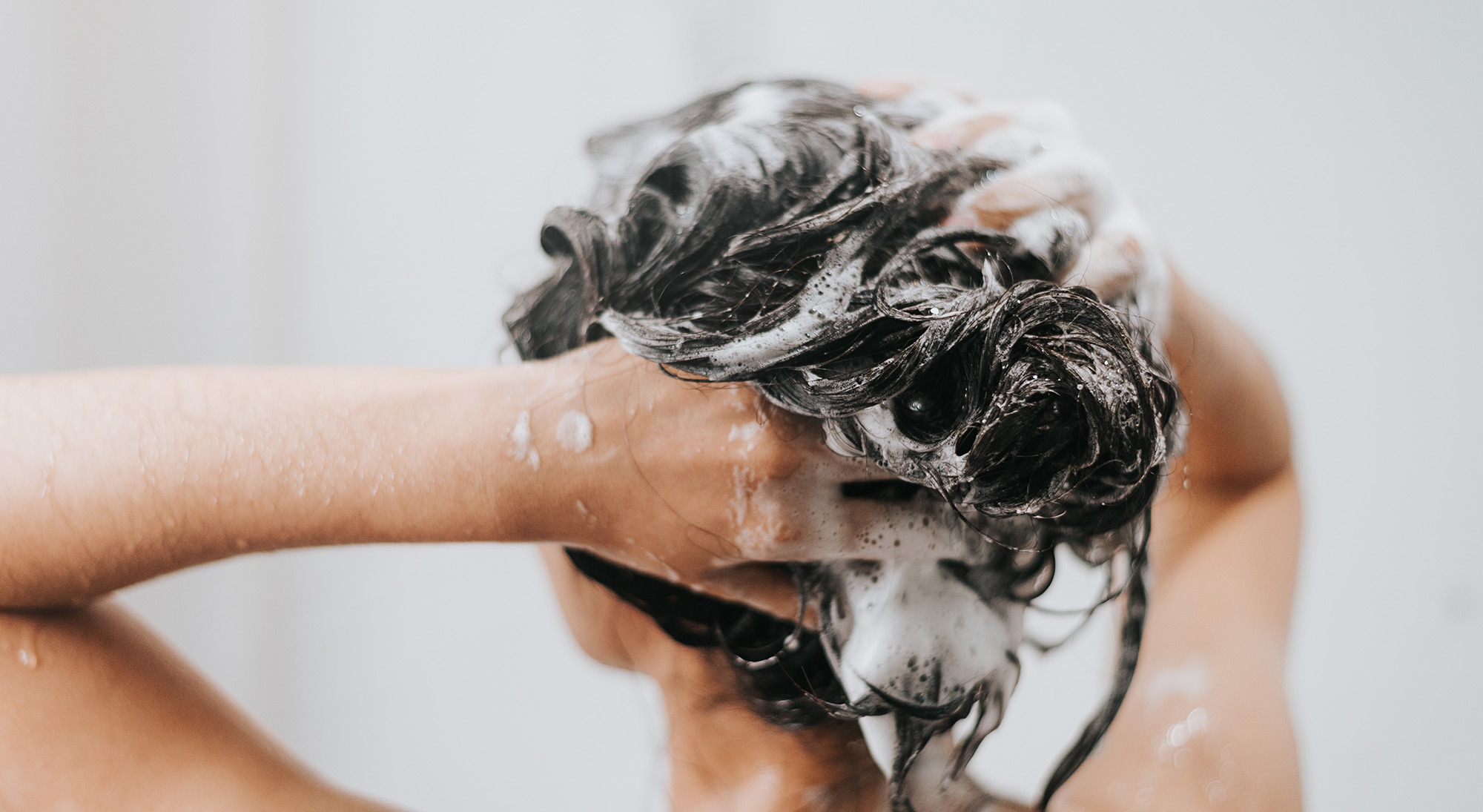 Washing Your Hair Every Day: Healthy Habit or Hair Loss Risk?